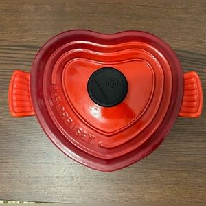 Barely used! Like New! Le Creuset Cast Iron Heart Shaped Dutch Oven, 2L